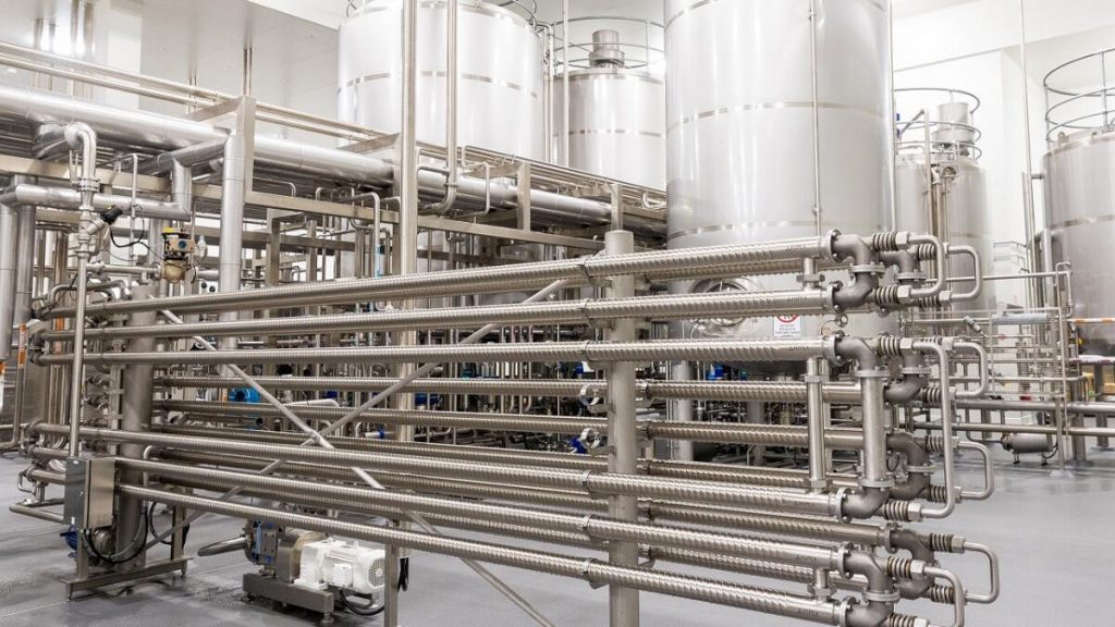 Milk Price Hits $9.70 MS – Who’s Leading the Farmgate Race